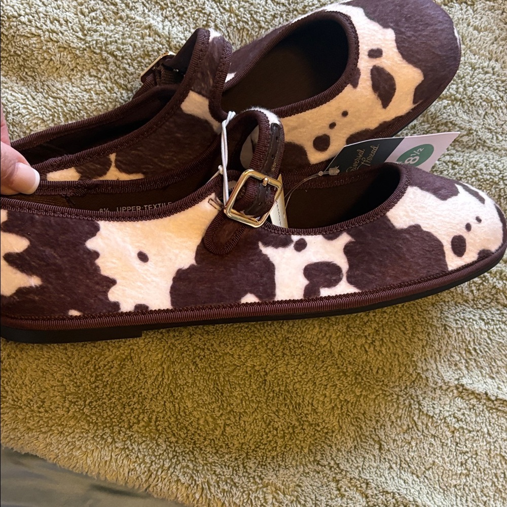 NWT Universal Thread Women’s Brown and White Cow Print Flats size 8.5 - Picture 4 of 5